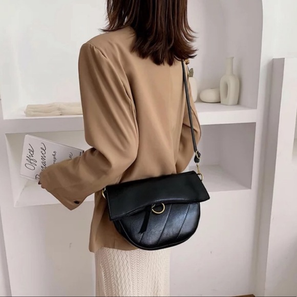 🆕MONTELLA Saddle Crossbody Bag - Picture 2 of 8